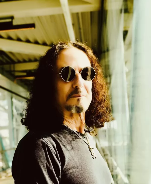 Julez Biafore (Lead guitar/Bass guitar)